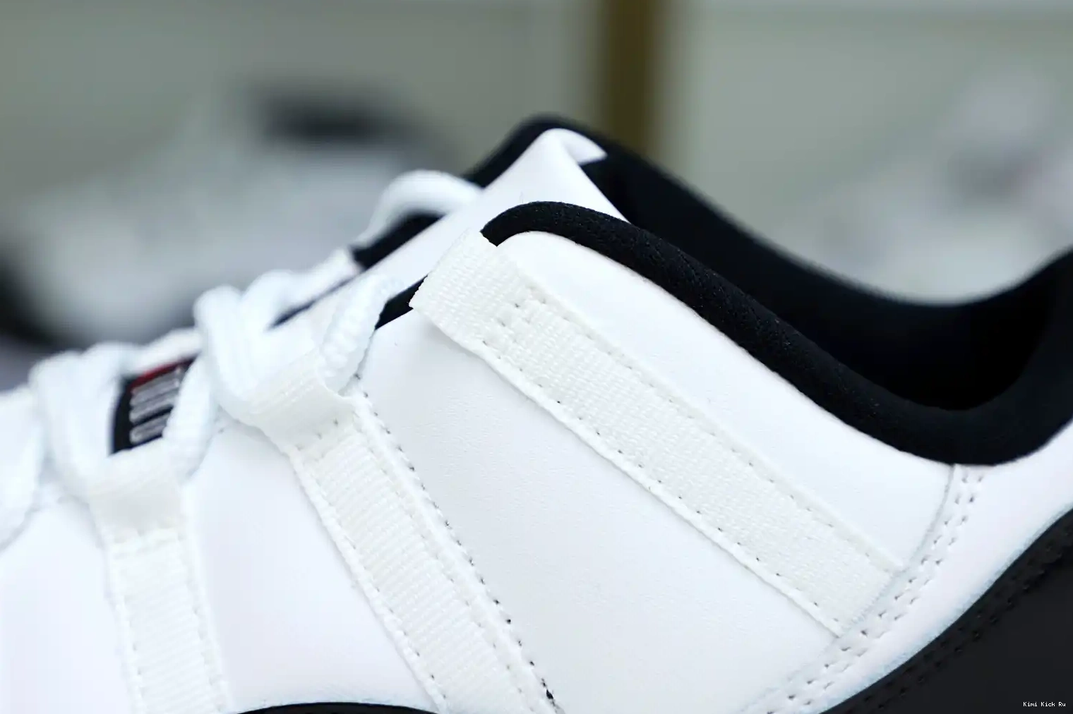 LOW Kimikick WHITE AIR JORDAN BRED 11 0419